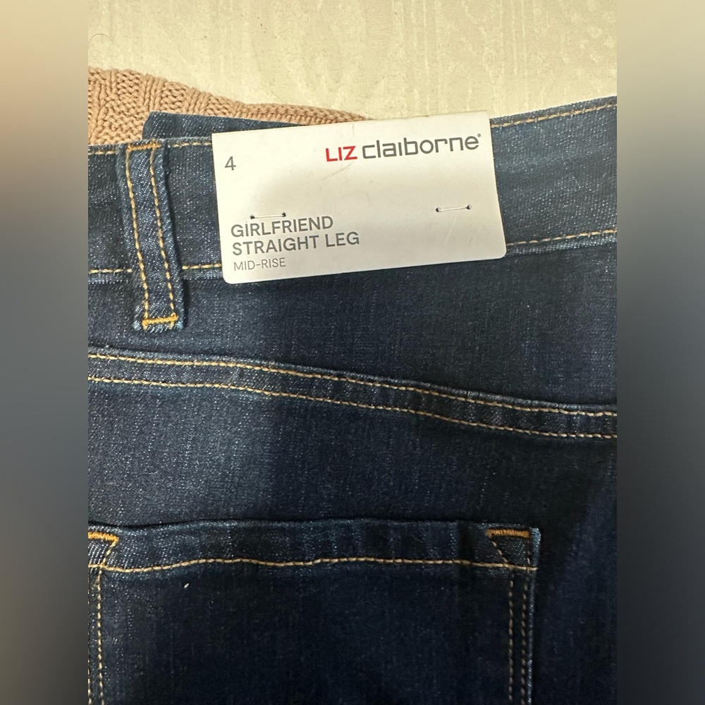 Women’s LIZ CLAIRBORNE Jeans, size 4.